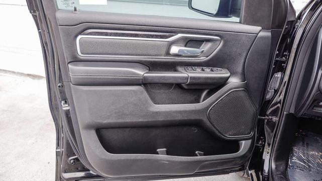 Photo of 2023 Diamond Black Crystal Pearlcoat RAM 1500