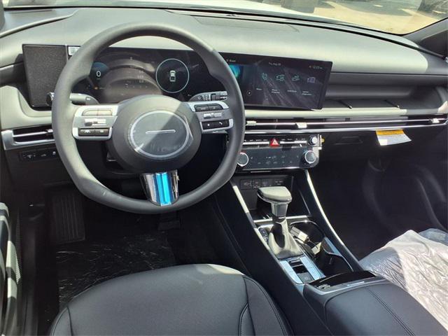Photo of 2026 Atlas White Hyundai SANTA CRUZ