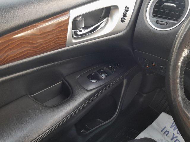 Photo of 2019 Gun Metallic Nissan Pathfinder
