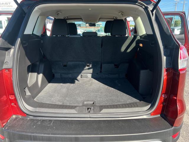 Photo of 2016 BURGUNDY Ford Escape