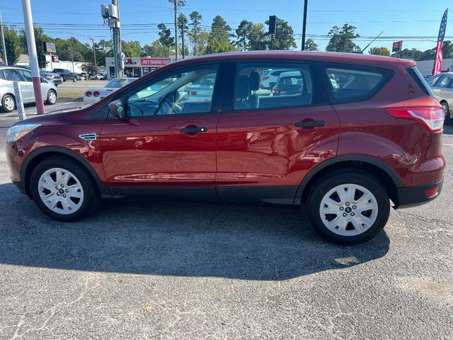 Photo of 2016 BURGUNDY Ford Escape