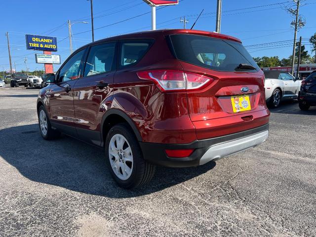 Photo of 2016 BURGUNDY Ford Escape