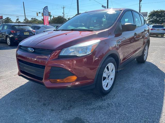 Photo of 2016 BURGUNDY Ford Escape