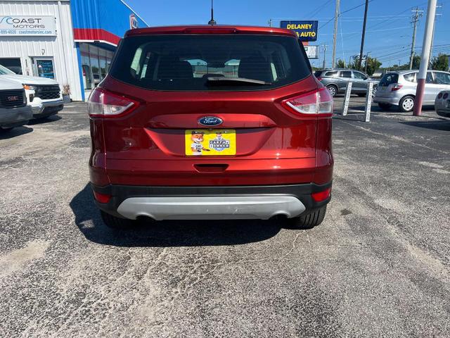 Photo of 2016 BURGUNDY Ford Escape