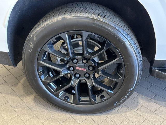 Photo of 2023 White Frost Tri-Coat GMC Yukon XL