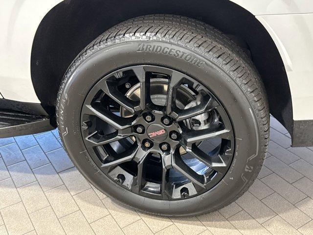 Photo of 2023 White Frost Tri-Coat GMC Yukon XL