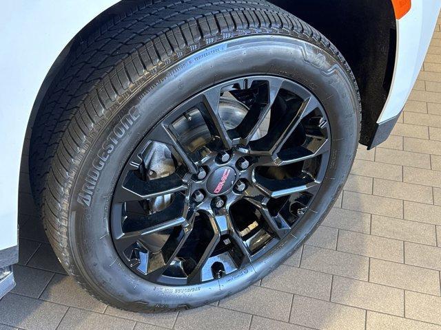 Photo of 2023 White Frost Tri-Coat GMC Yukon XL