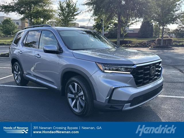 Photo of 2025 Lunar Silver Metallic Honda Pilot