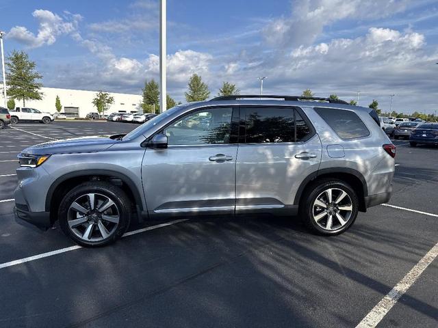 Photo of 2025 Lunar Silver Metallic Honda Pilot