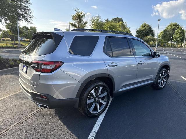 Photo of 2025 Lunar Silver Metallic Honda Pilot