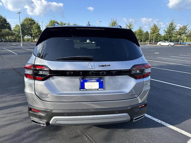 Photo of 2025 Lunar Silver Metallic Honda Pilot