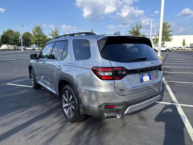 Photo of 2025 Lunar Silver Metallic Honda Pilot