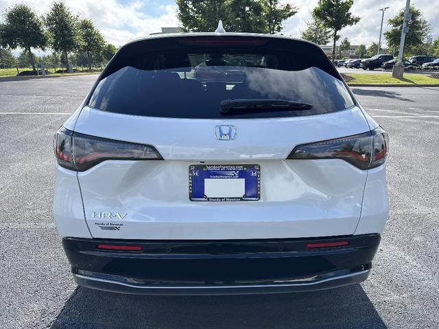 Photo of 2026 Platinum White Pearl Honda HR-V
