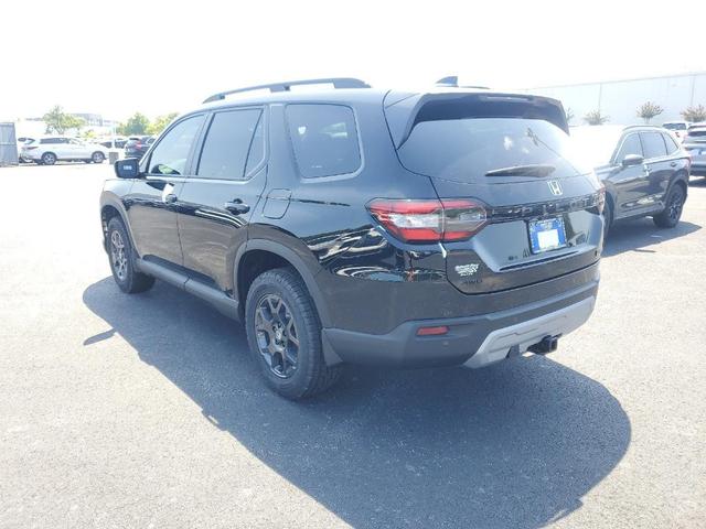 Photo of 2025 Crystal Black Pearl Honda Pilot