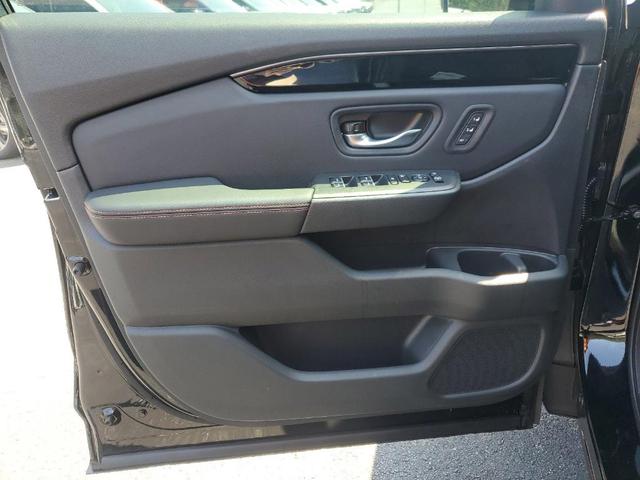 Photo of 2025 Crystal Black Pearl Honda Pilot