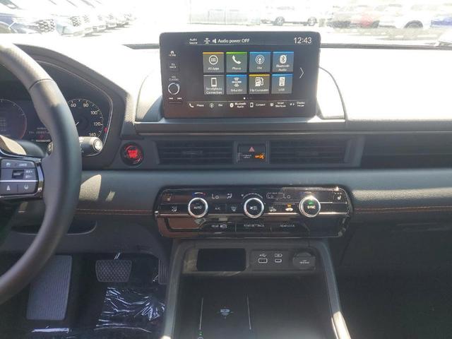 Photo of 2025 Crystal Black Pearl Honda Pilot