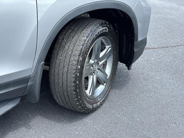 Photo of 2023 Lunar Silver Metallic Honda Ridgeline