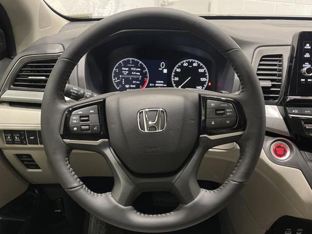 Photo of 2025 Platinum White Pearl Honda Odyssey