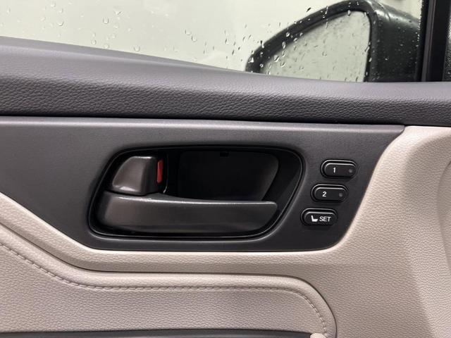 Photo of 2025 Platinum White Pearl Honda Odyssey