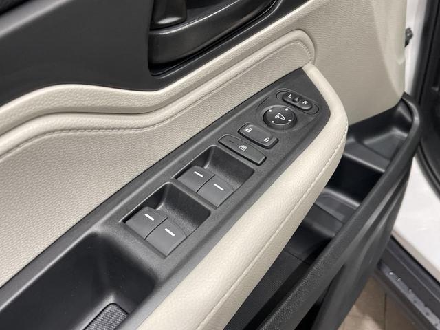 Photo of 2025 Platinum White Pearl Honda Odyssey