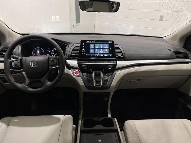 Photo of 2025 Platinum White Pearl Honda Odyssey
