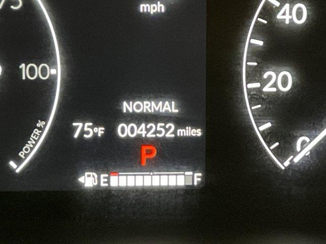 Photo of 2025 Platinum White Pearl Honda CR-V Hybrid