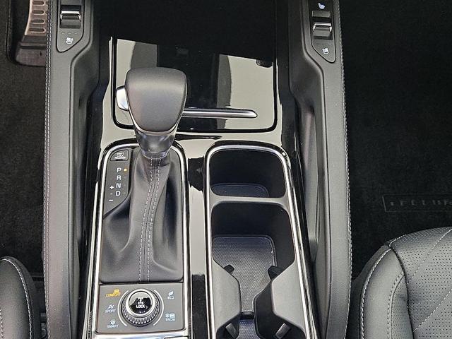 Photo of 2023 White Kia Telluride