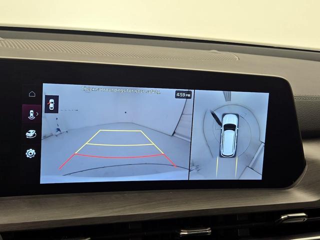 Photo of 2023 White Kia Telluride