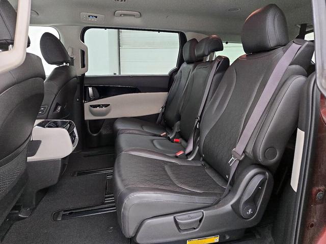 Photo of 2023 Red Kia Carnival