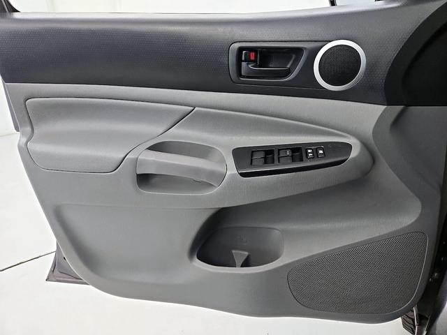Photo of 2015 Gray Toyota Tacoma