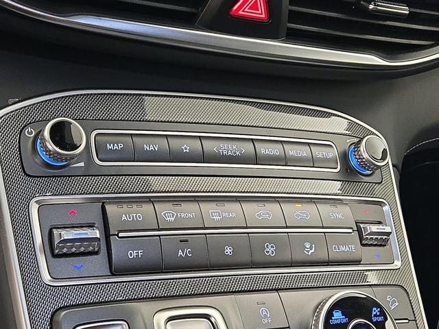 Photo of 2023 Gray Hyundai SANTA FE