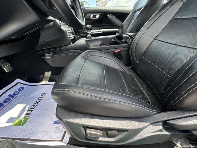 Photo of 2022 Green Ford Mustang