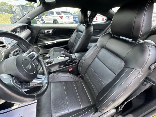 Photo of 2022 Green Ford Mustang