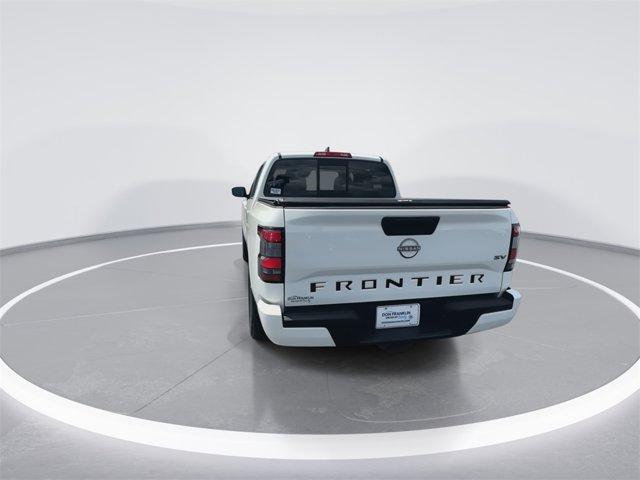 Photo of 2022 Glacier White Nissan Frontier