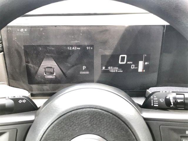 Photo of 2025 Gun Metallic/Super Black Nissan Kicks
