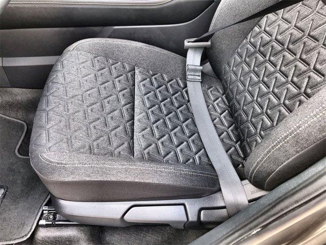 Photo of 2025 Gun Metallic/Super Black Nissan Kicks