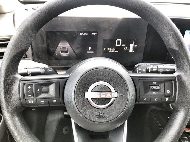 Photo of 2025 Gun Metallic/Super Black Nissan Kicks
