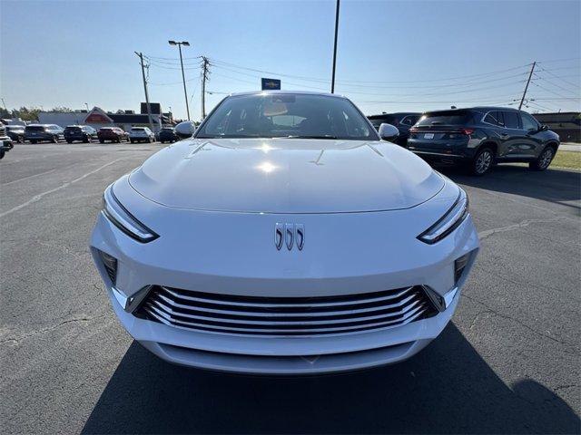Photo of 2026 Summit White Buick Envista