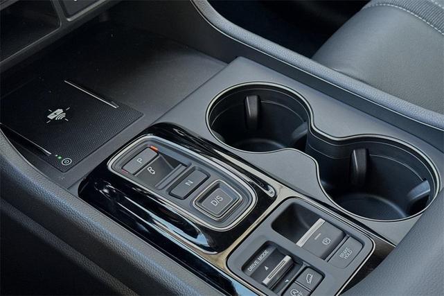 Photo of 2025 Platinum White Pearl Honda Pilot