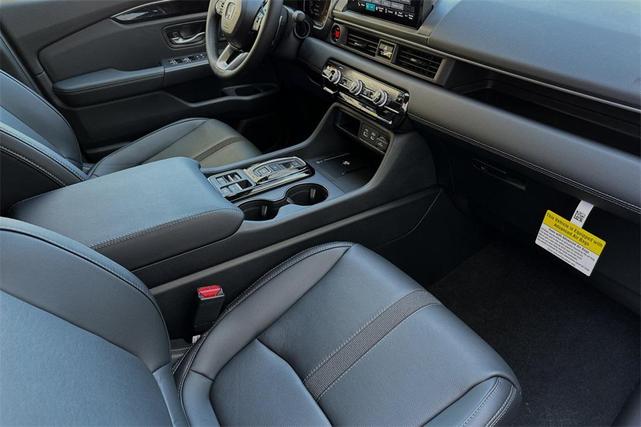 Photo of 2025 Platinum White Pearl Honda Pilot