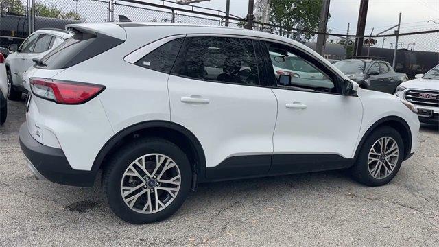 Photo of 2022 Oxford White Ford Escape