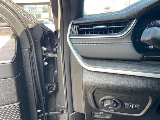 Photo of 2025 Baltic Gray Metallic Clearcoat Jeep Grand Cherokee L