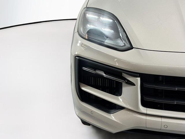 Photo of 2025 Chalk Porsche Cayenne