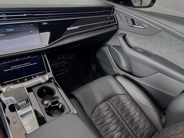 Photo of 2024 WHITE Audi RS Q8