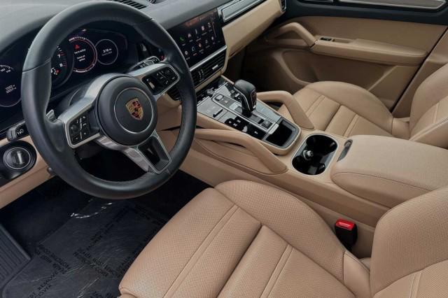 Photo of 2023 White Porsche Cayenne