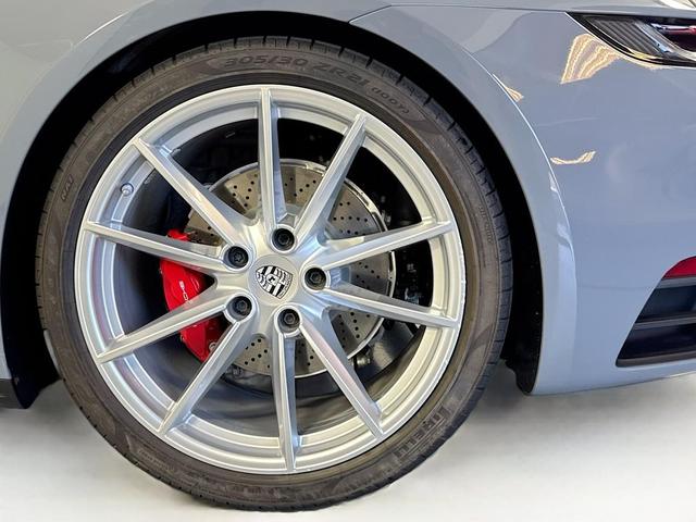 Photo of 2024 Arctic Grey Porsche 911