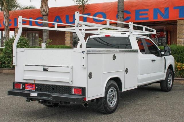Photo of 2024 Oxford White Ford F-250
