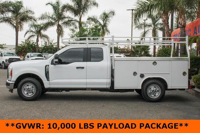 Photo of 2024 Oxford White Ford F-250