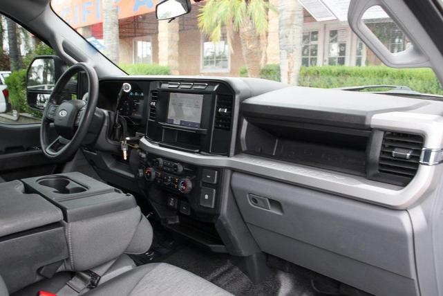 Photo of 2024 Oxford White Ford F-250
