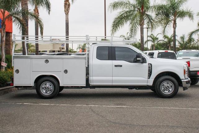 Photo of 2024 Oxford White Ford F-250